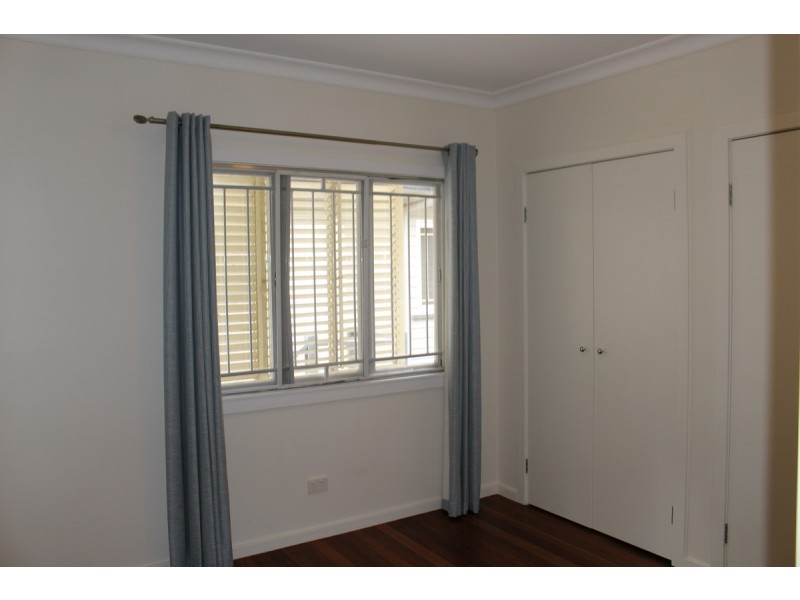 19 Warren Street, St Lucia QLD 4067