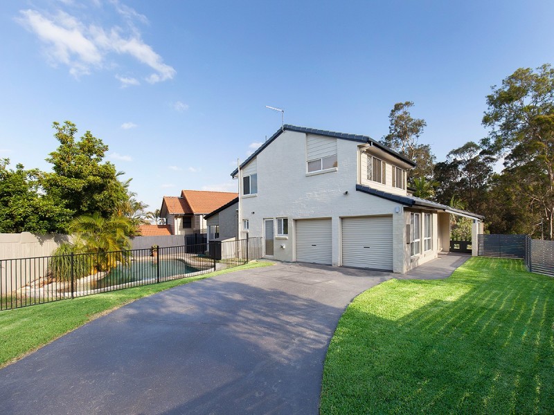 1 Hakea Crescent, Chapel Hill QLD 4069