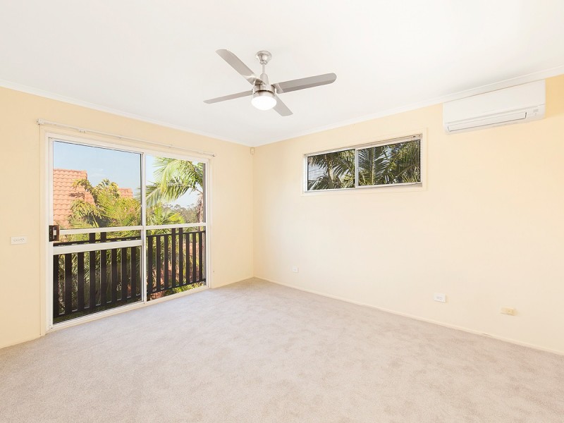 1 Hakea Crescent, Chapel Hill QLD 4069