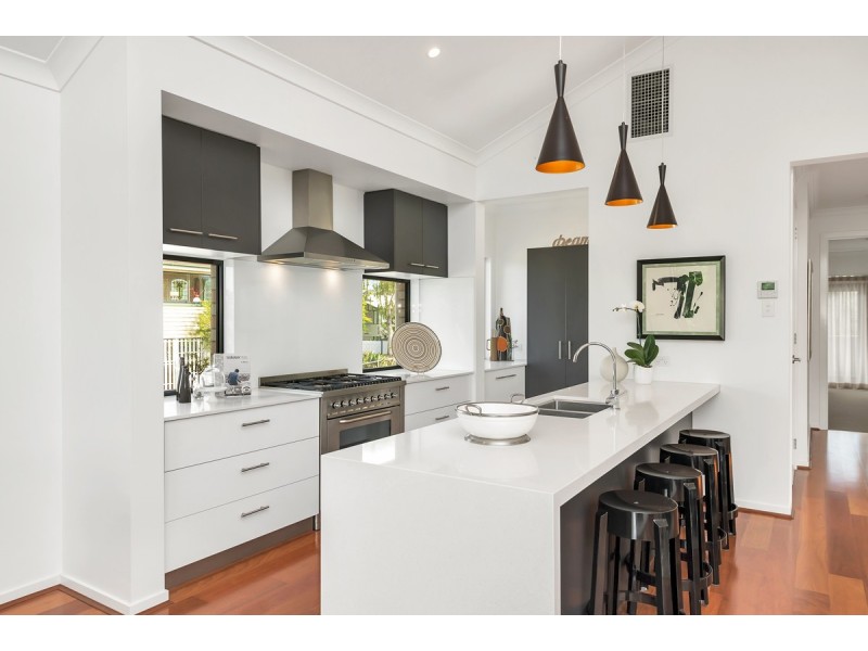 19 Canberra Drive, Ashgrove QLD 4060