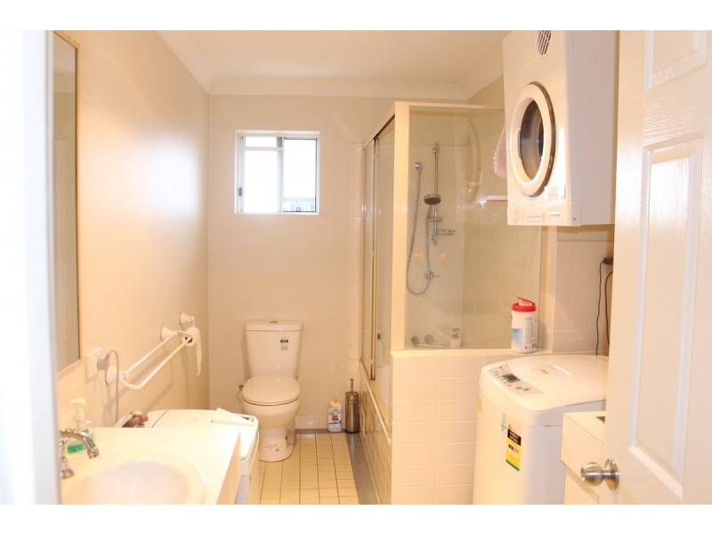 8/130 Central Avenue, Indooroopilly QLD 4068