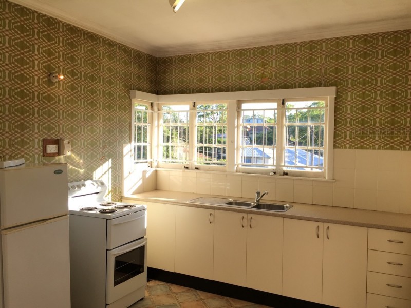 87 Tenth Avenue, St Lucia QLD 4067