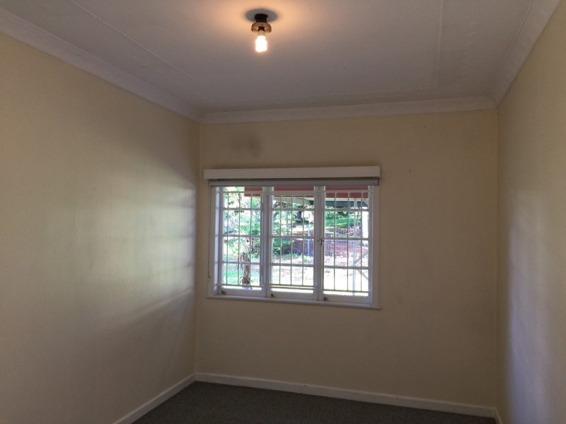 87 Tenth Avenue, St Lucia QLD 4067