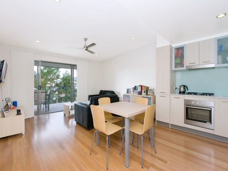 23/221 Sir Fred Schonell Drive, St Lucia QLD 4067
