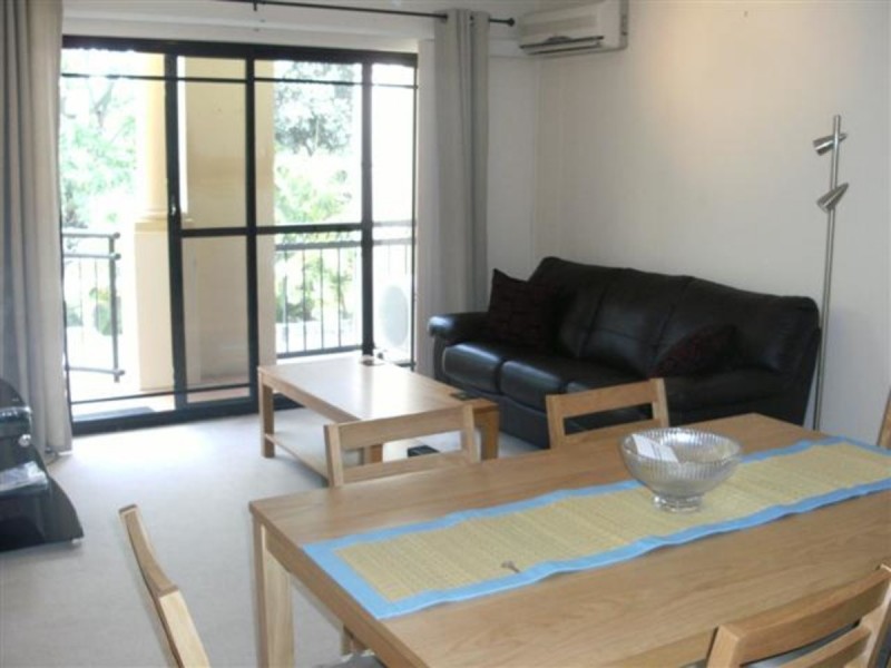 8/127 Macquarie Street, St Lucia QLD 4067