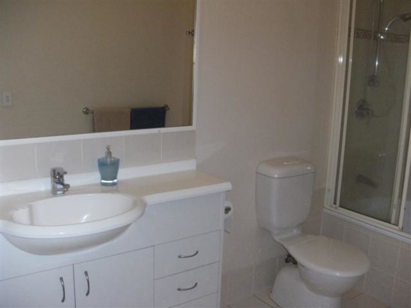 8/127 Macquarie Street, St Lucia QLD 4067