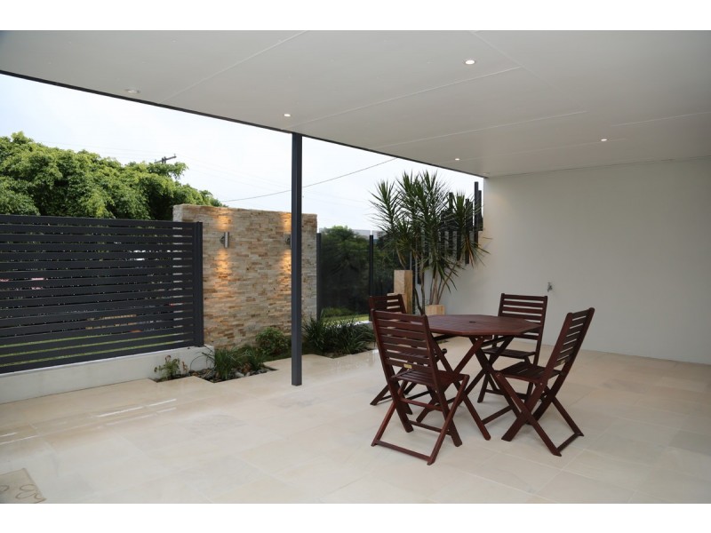 2/37 Sisley Street, St Lucia QLD 4067