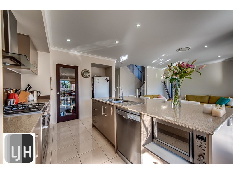 20 Nara Street, Kenmore QLD 4069