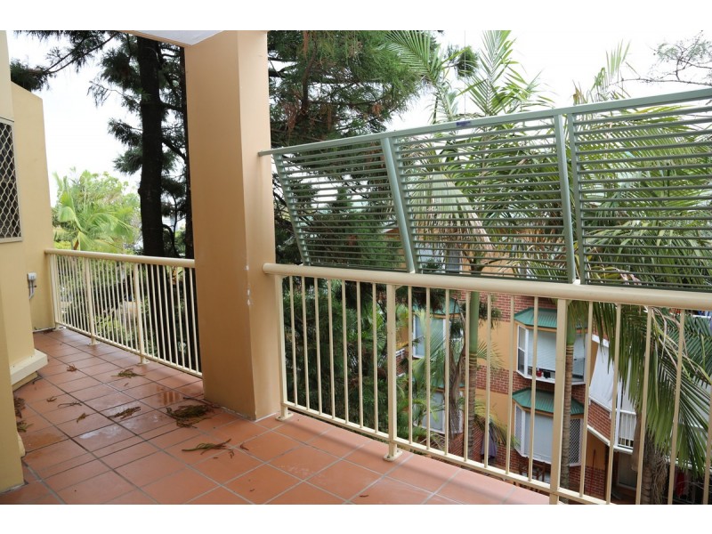 3/15 Clarence Road, Indooroopilly QLD 4068