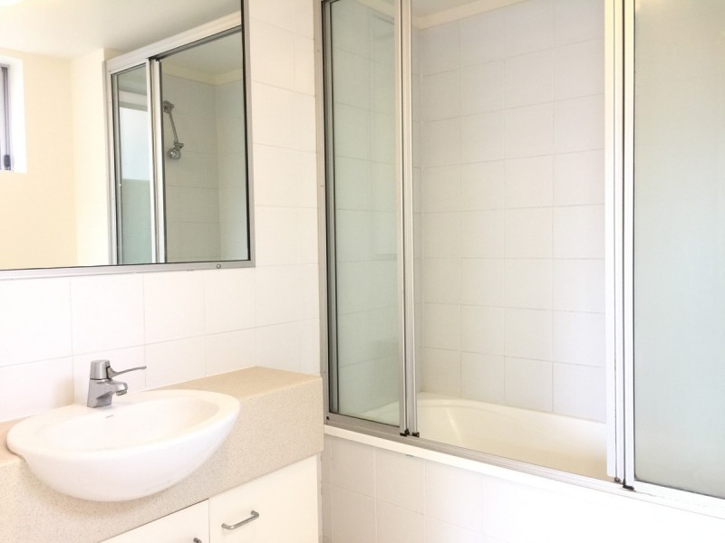 1/20 Augustus Street, Toowong QLD 4066