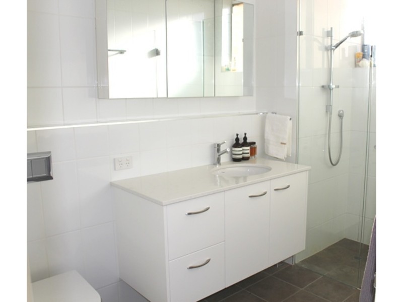 8/40 Glen Road, Toowong QLD 4066