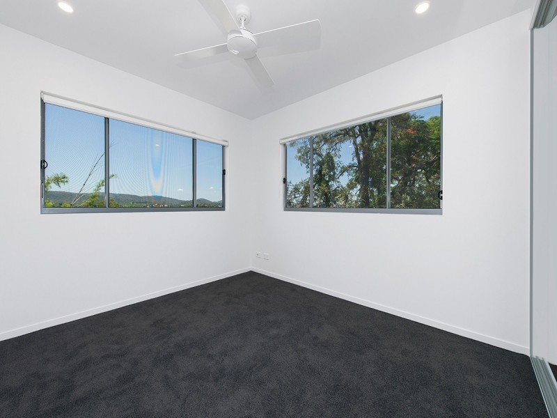 11/4 Carmody Road, St Lucia QLD 4067