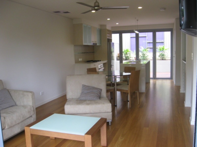 61 Douglas Street, St Lucia QLD 4067