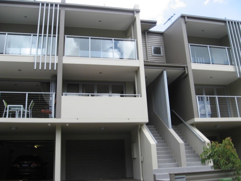 61 Douglas Street, St Lucia QLD 4067