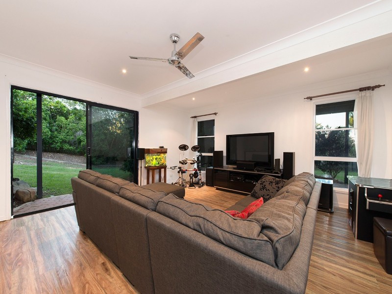 14 Westaway Crescent, Bellbowrie QLD 4070