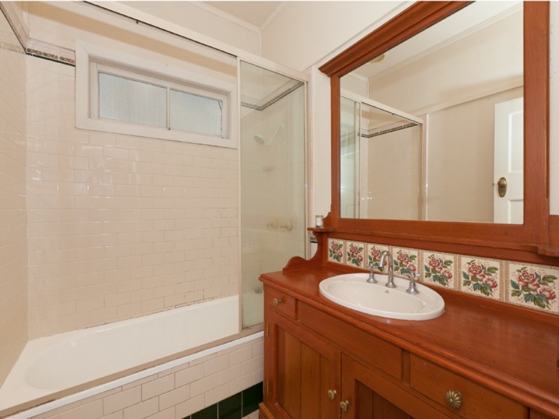 19 Ruskin Street, Taringa QLD 4068