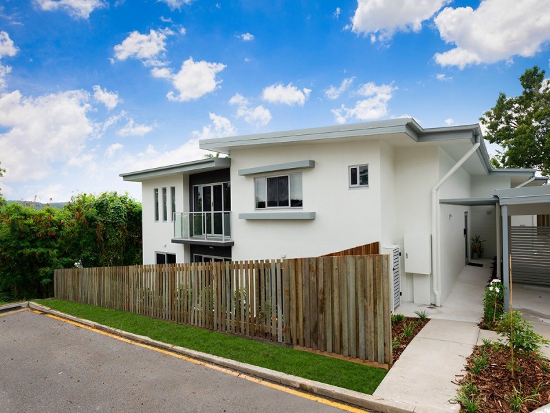 13/4 Carmody Road, St Lucia QLD 4067