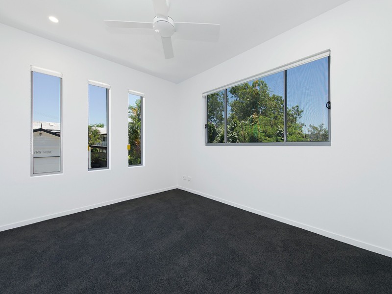 13/4 Carmody Road, St Lucia QLD 4067