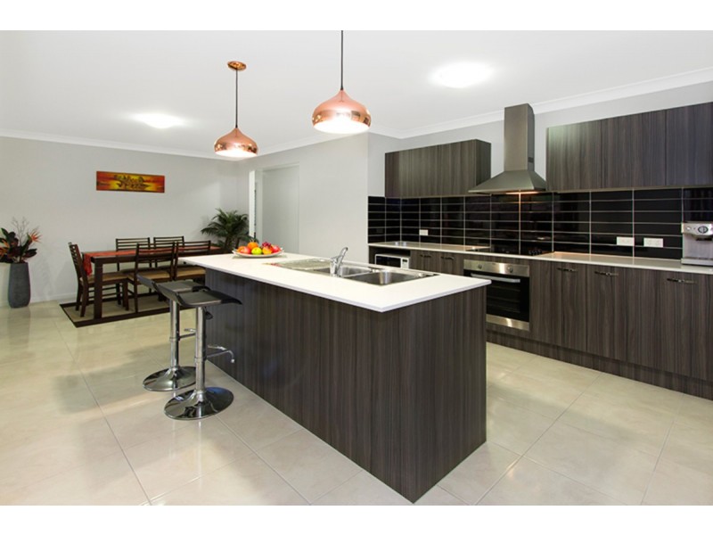 16 Stanaway Place, Bellbowrie QLD 4070