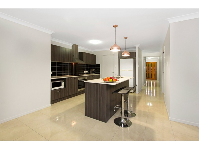 16 Stanaway Place, Bellbowrie QLD 4070