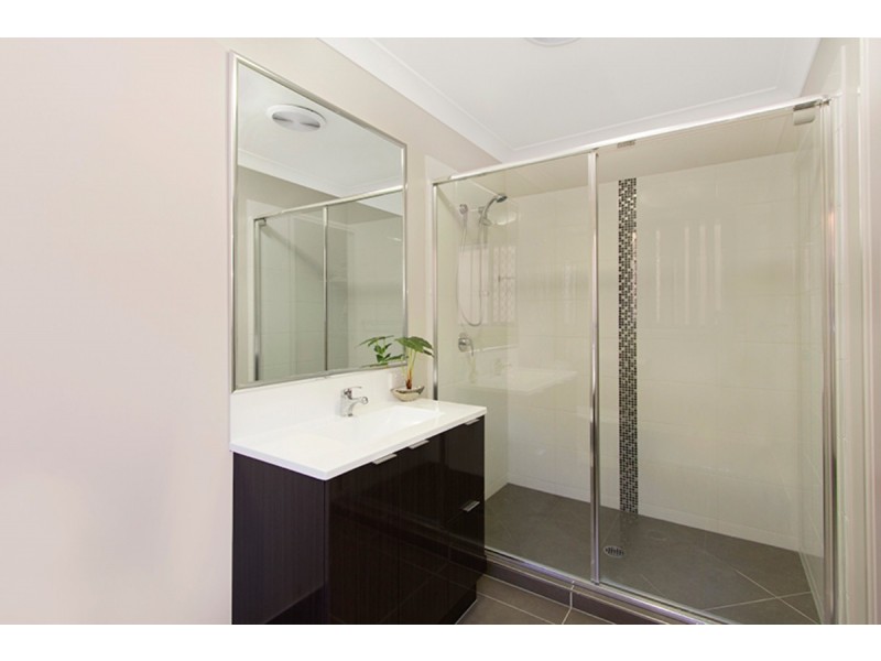 16 Stanaway Place, Bellbowrie QLD 4070