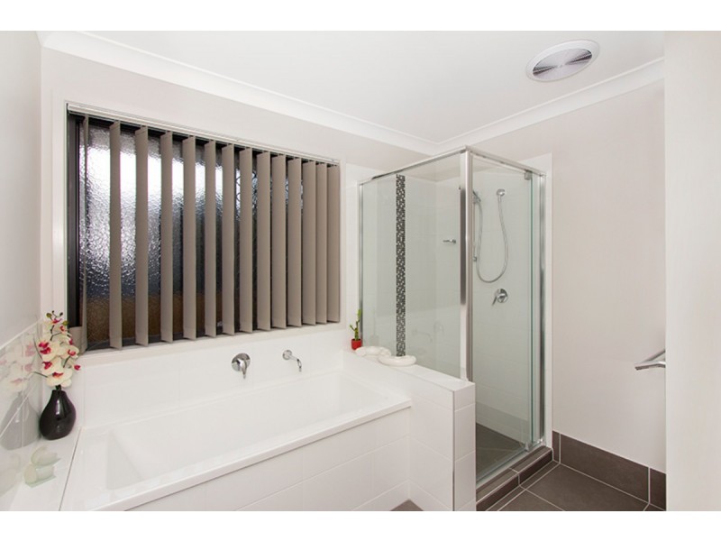 16 Stanaway Place, Bellbowrie QLD 4070