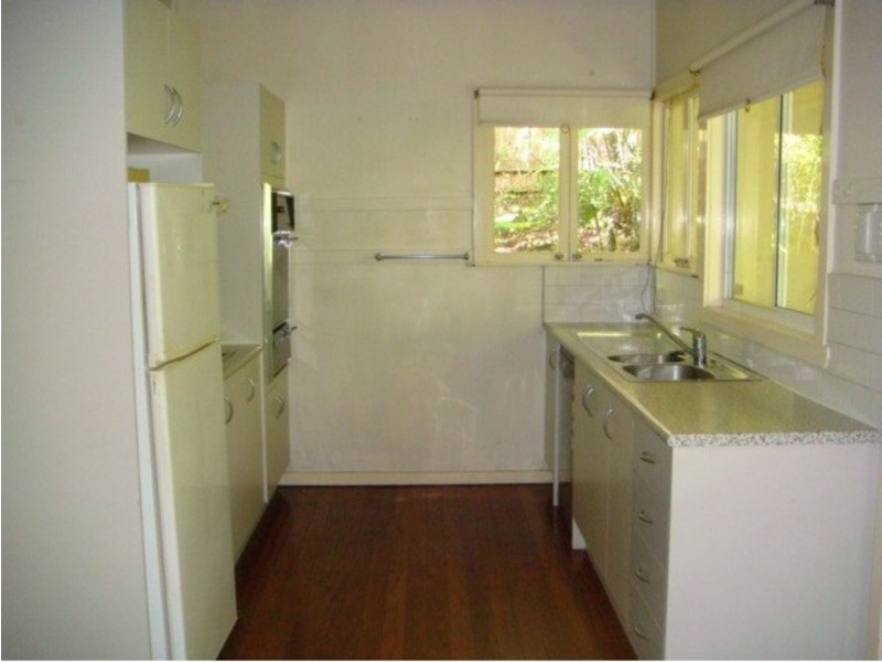 114 Sir Fred Schonell Drive, St Lucia QLD 4067