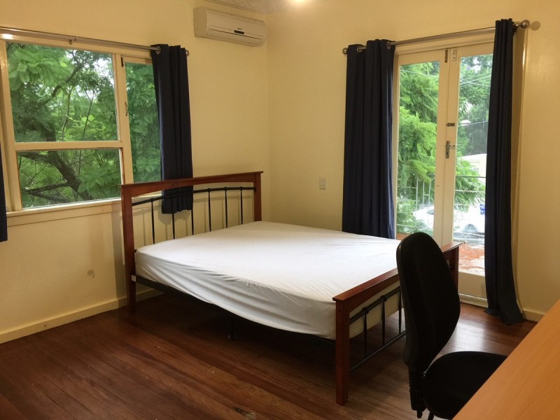 114 Sir Fred Schonell Drive, St Lucia QLD 4067