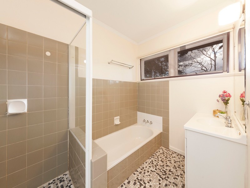 7 Harvard Street, Kenmore QLD 4069