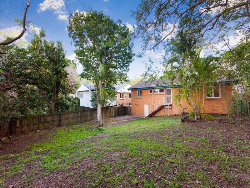 7 Harvard Street, Kenmore QLD 4069