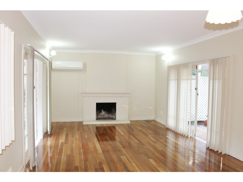 19 The Esplanade, St Lucia QLD 4067