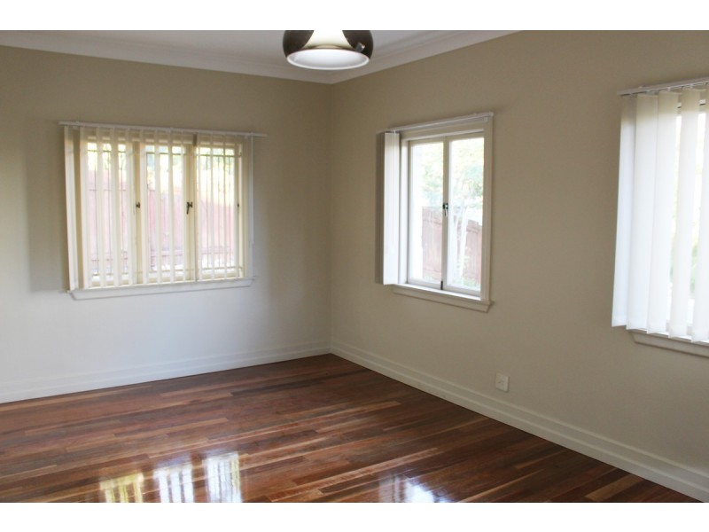 19 The Esplanade, St Lucia QLD 4067