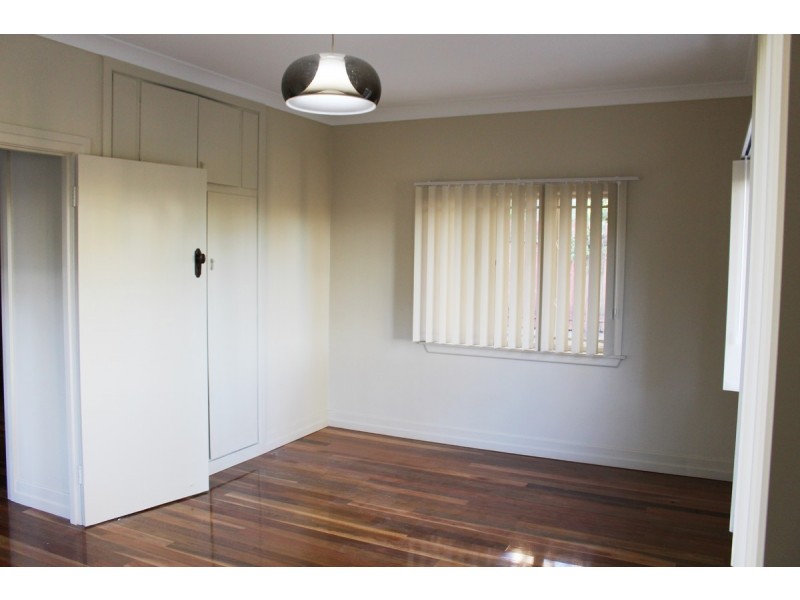 19 The Esplanade, St Lucia QLD 4067