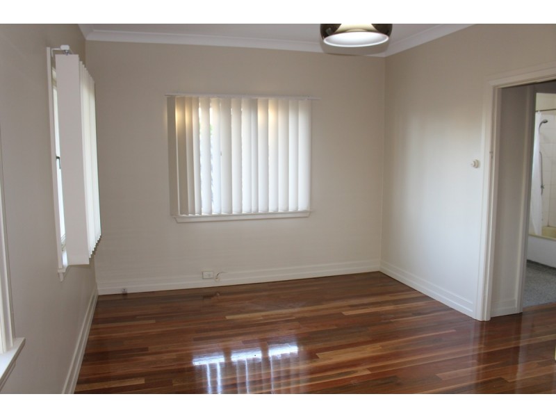 19 The Esplanade, St Lucia QLD 4067