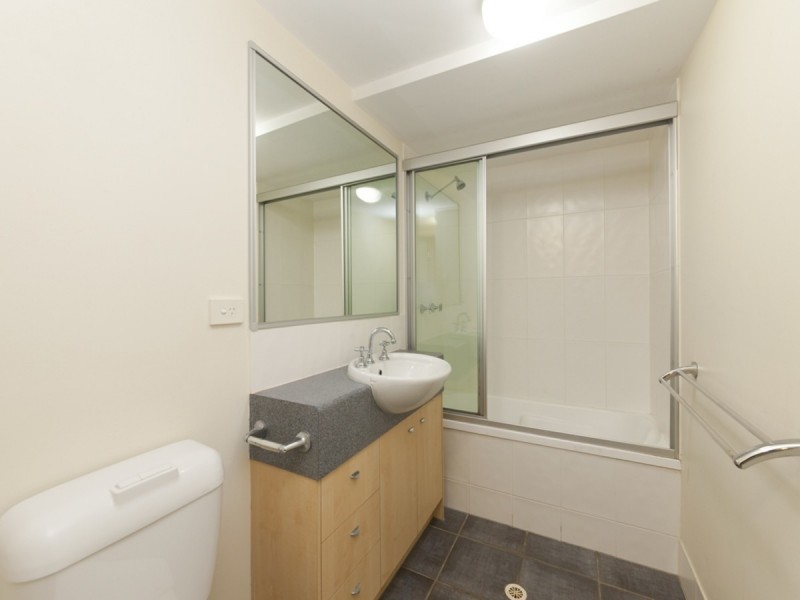 2/69 Coonan Street, Indooroopilly QLD 4068