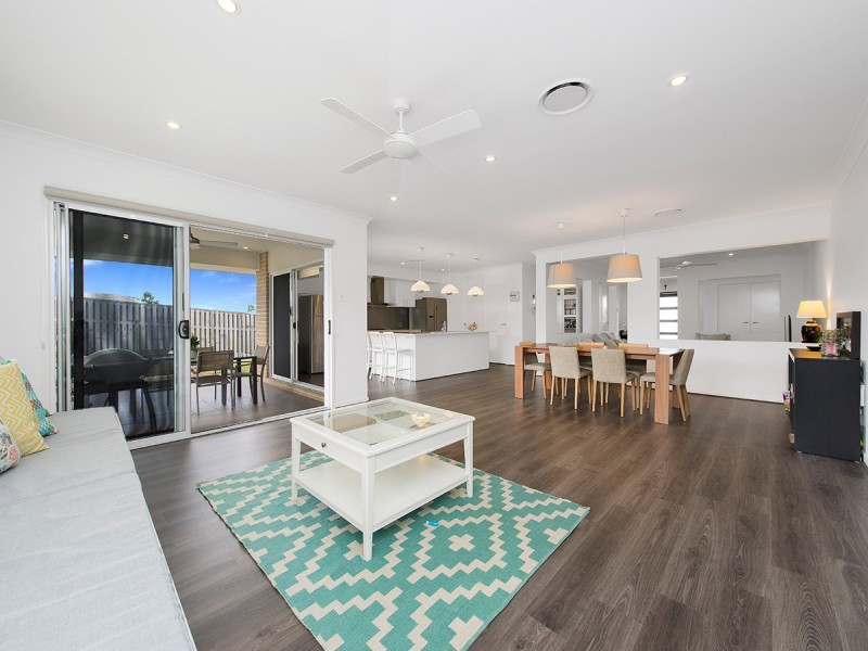 7 Kauri Pine Close, Moggill QLD 4070