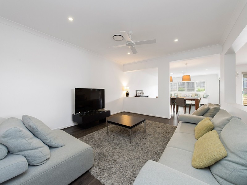 7 Kauri Pine Close, Moggill QLD 4070