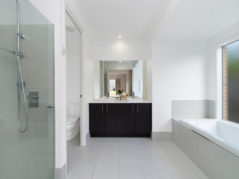 7 Kauri Pine Close, Moggill QLD 4070