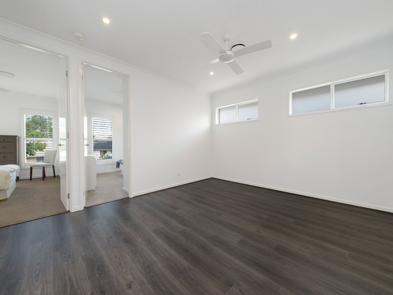 7 Kauri Pine Close, Moggill QLD 4070