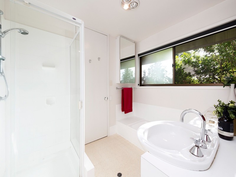 40 Fairweather Street, Kenmore QLD 4069