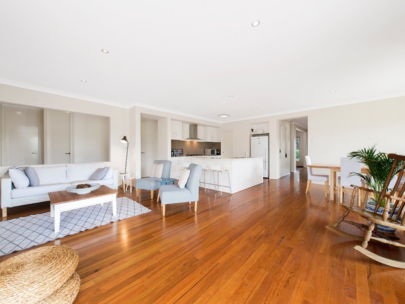 205 Gibson Crescent, Bellbowrie QLD 4070