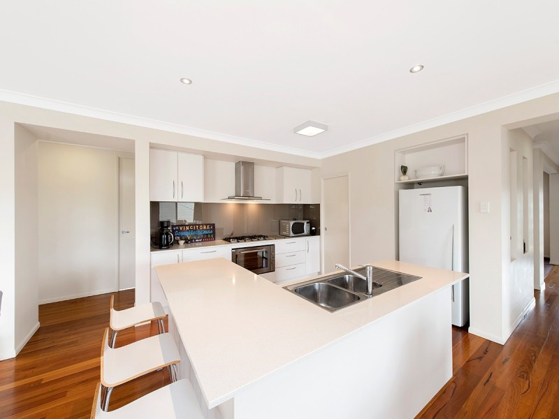 205 Gibson Crescent, Bellbowrie QLD 4070
