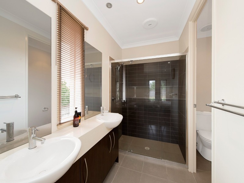 205 Gibson Crescent, Bellbowrie QLD 4070