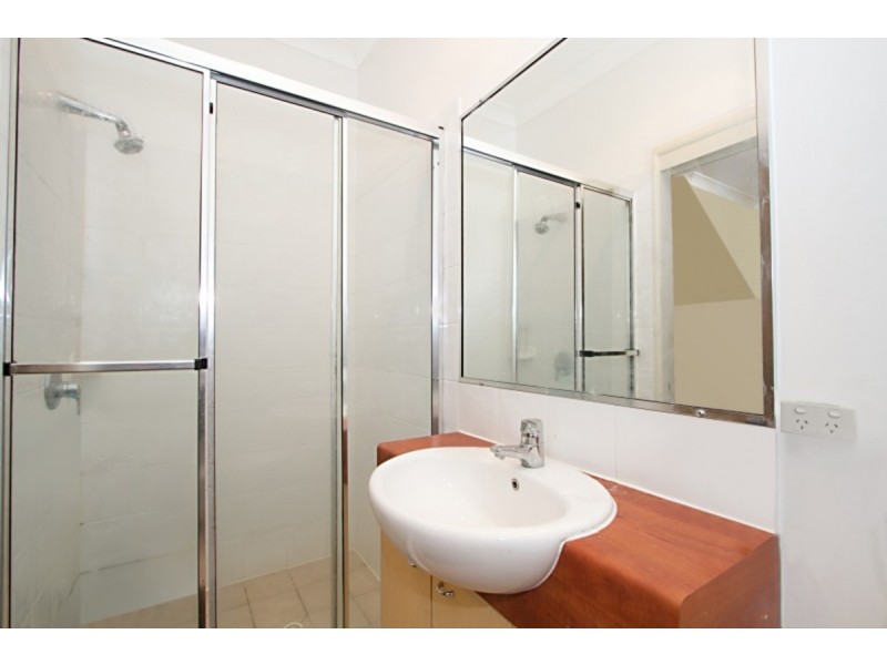 5/56 Central Avenue, Indooroopilly QLD 4068