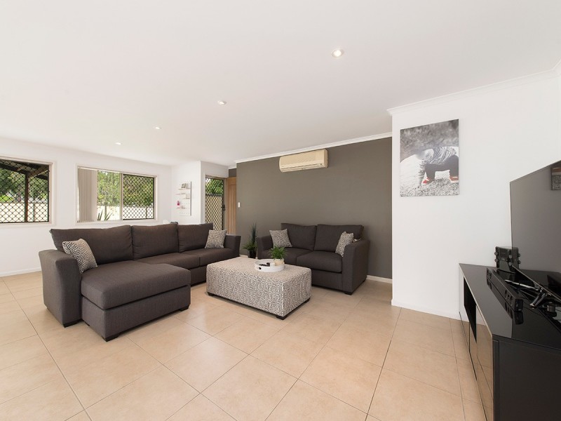 45 Mazzard Street, Bellbowrie QLD 4070