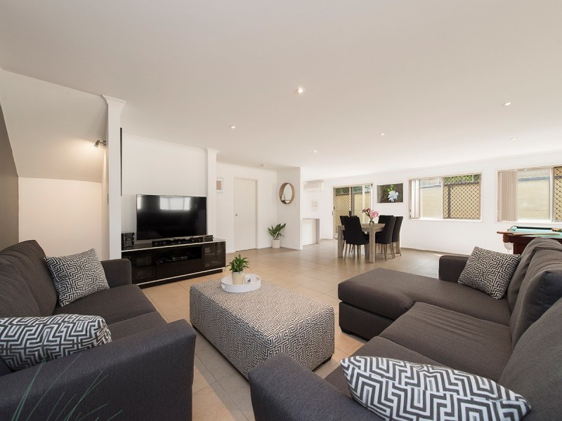 45 Mazzard Street, Bellbowrie QLD 4070