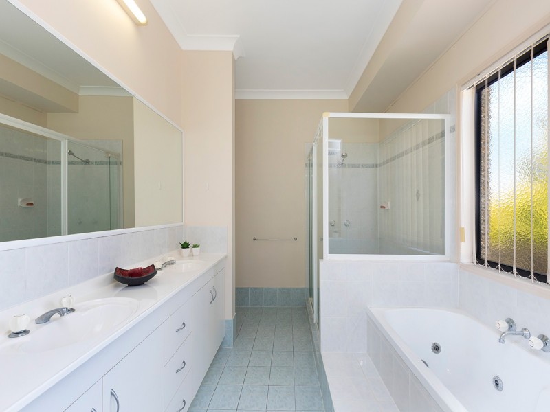 12 Sandlewood Close, Moggill QLD 4070