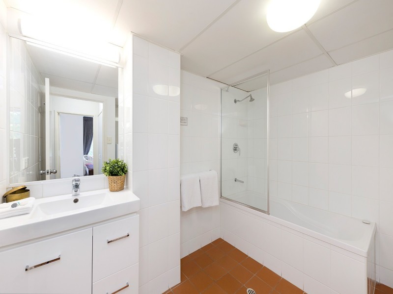 11/435 Coronation Drive, Auchenflower QLD 4066