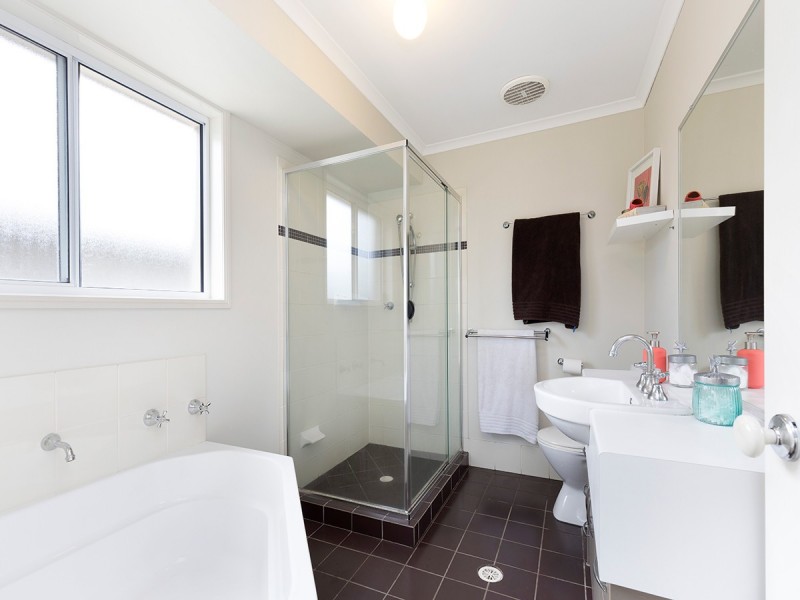 11 Springbrook Place, Moggill QLD 4070