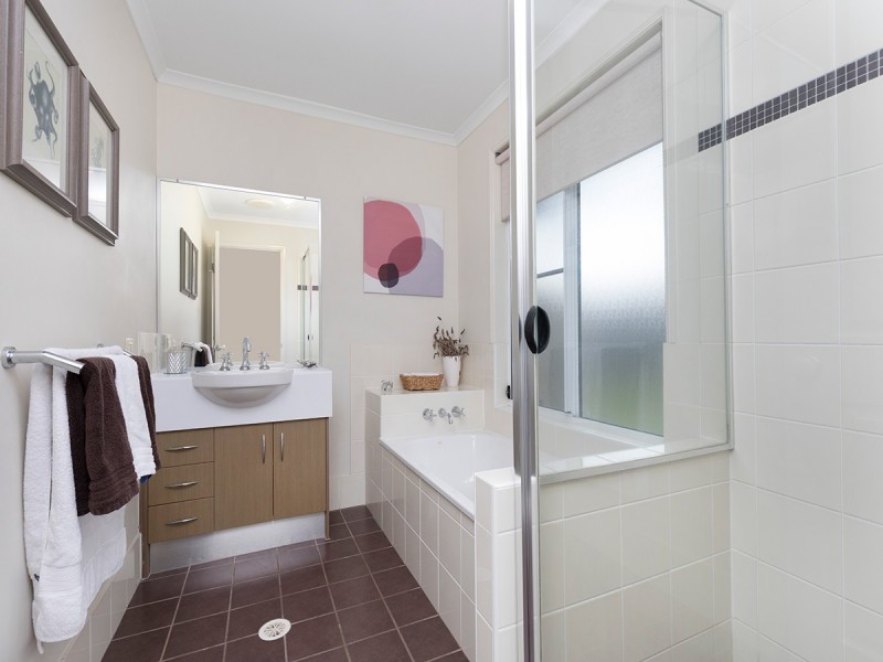 11 Springbrook Place, Moggill QLD 4070